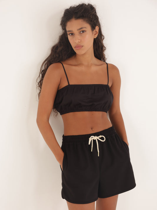 Tailor-made sporty shorts