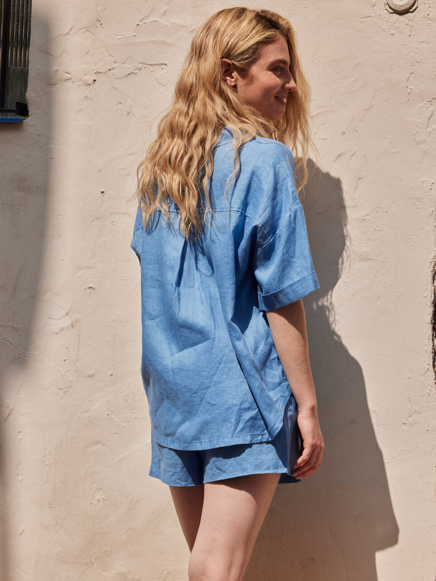 Short linen pants