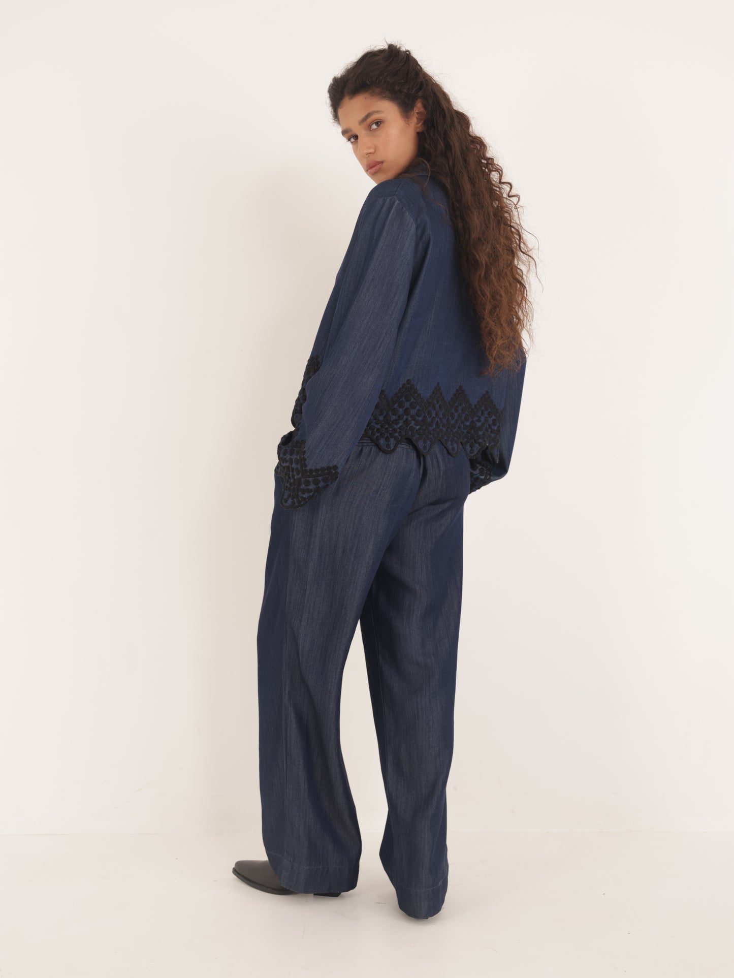 Denim pants with belt