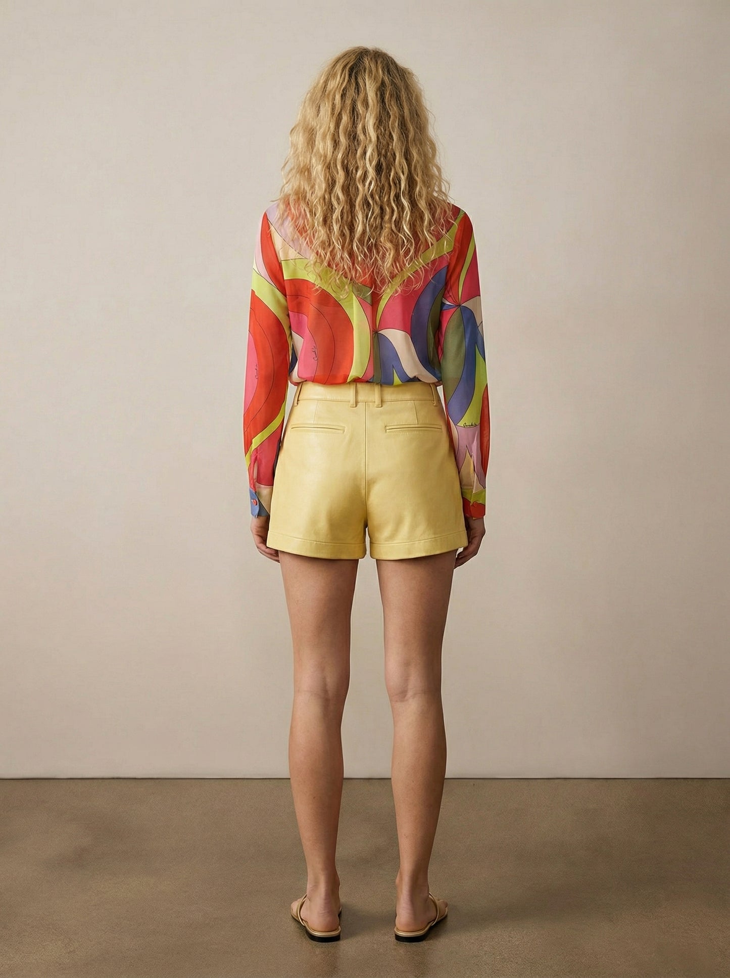 מכנס עור קצר