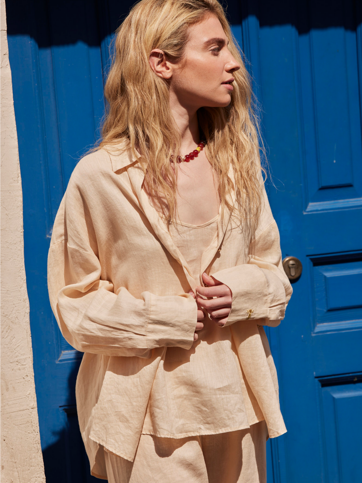 Buttoned linen shirt