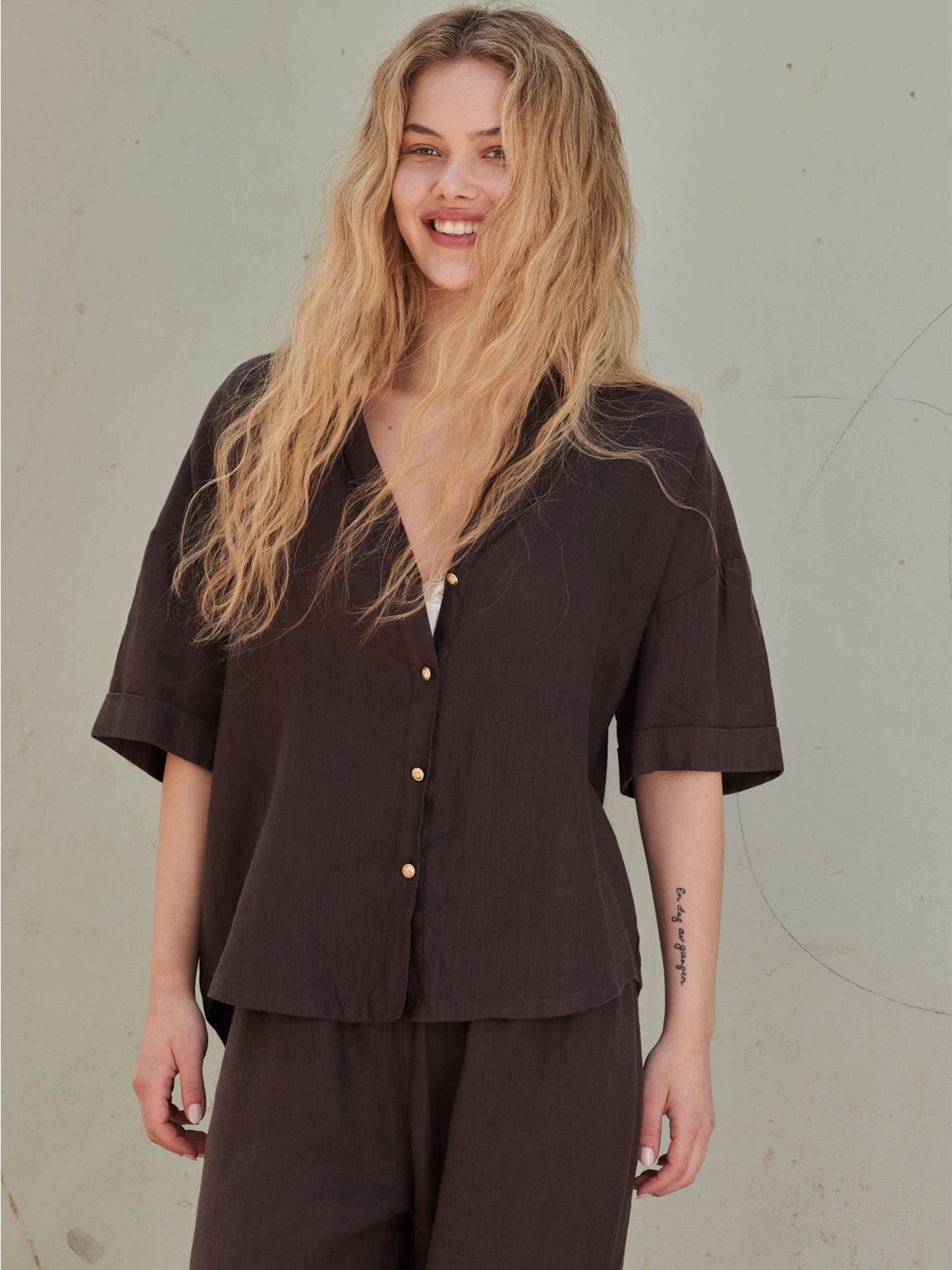 Short cropped linen shirt