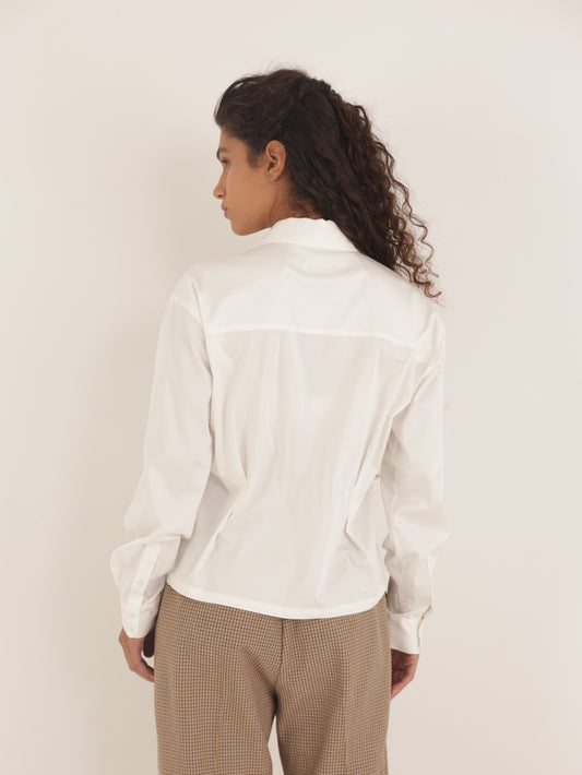 Button-down shirt with a fitted waist