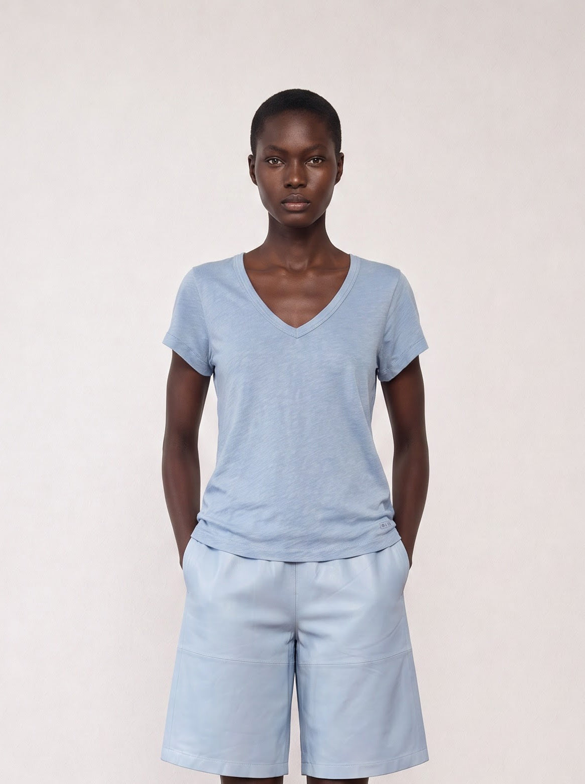 Slub cotton V-neck shirt