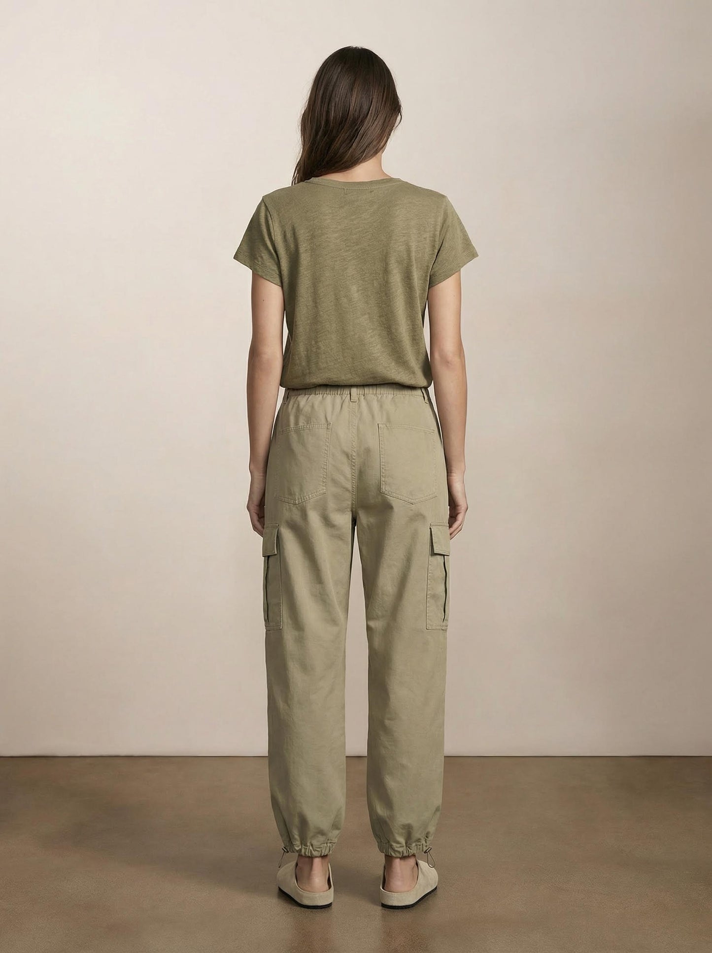 חולצת טי בייסיק צווארון וי