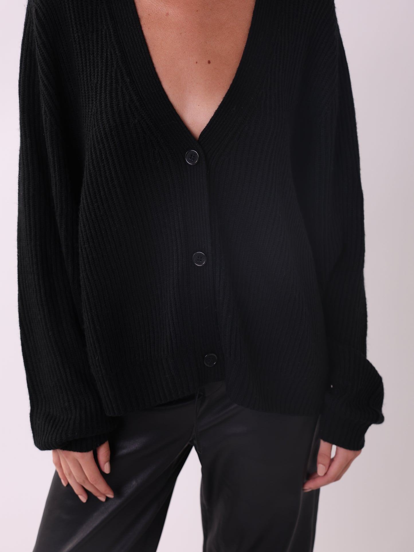 קרדיגן סריג מכופתר