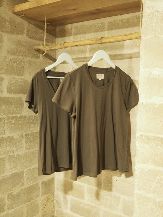 V-neck Shirt Turned sleeve