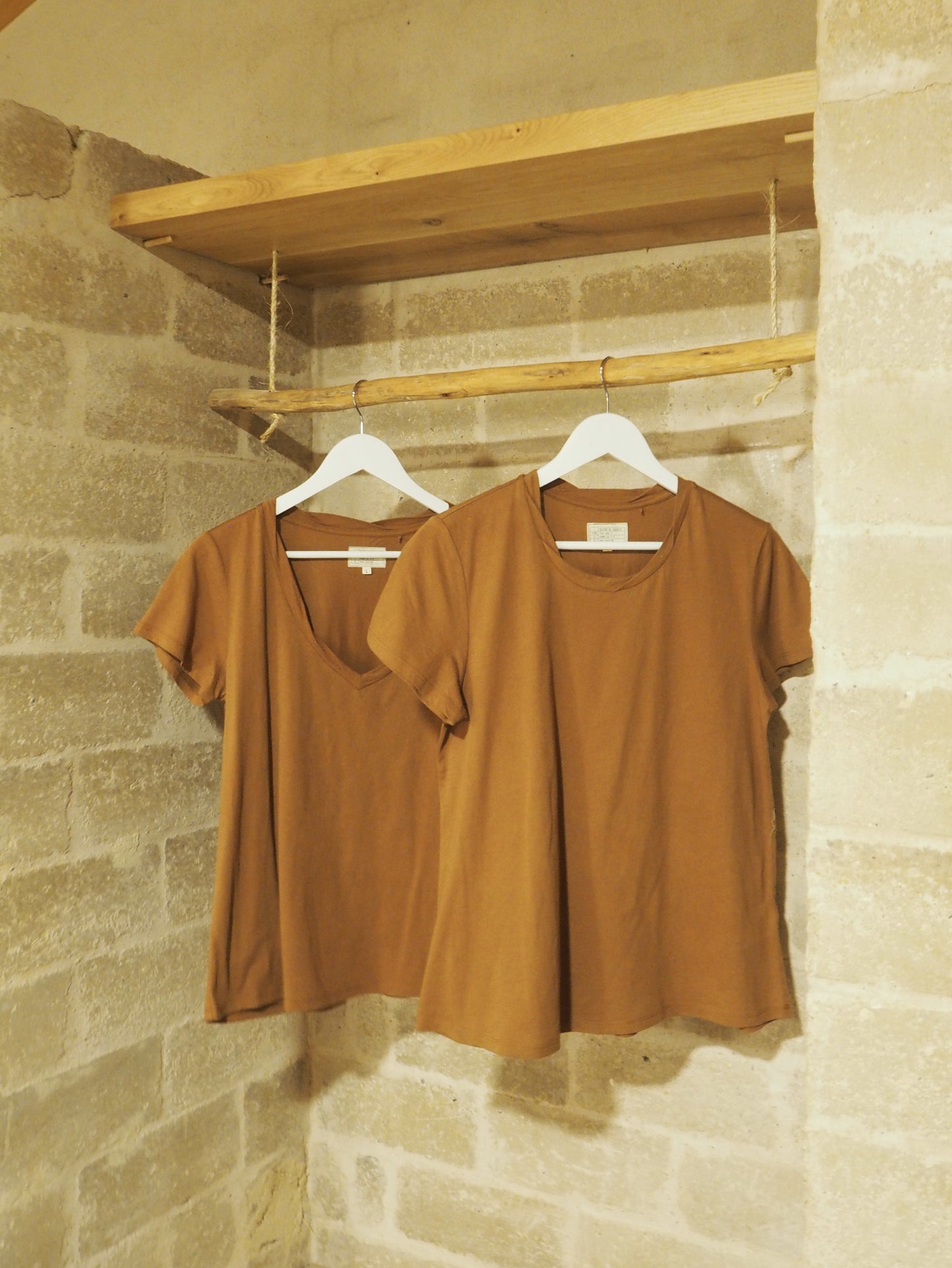 V-neck Shirt Turned sleeve
