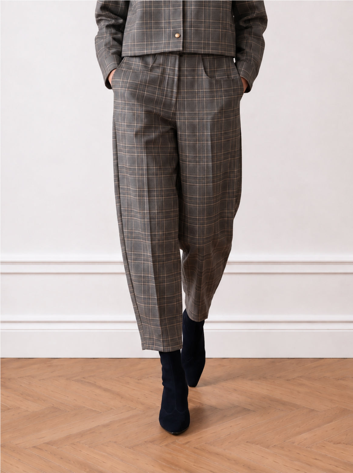 Checked barrel-leg trousers