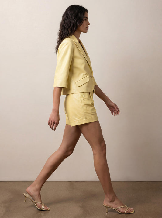 מכנס עור קצר