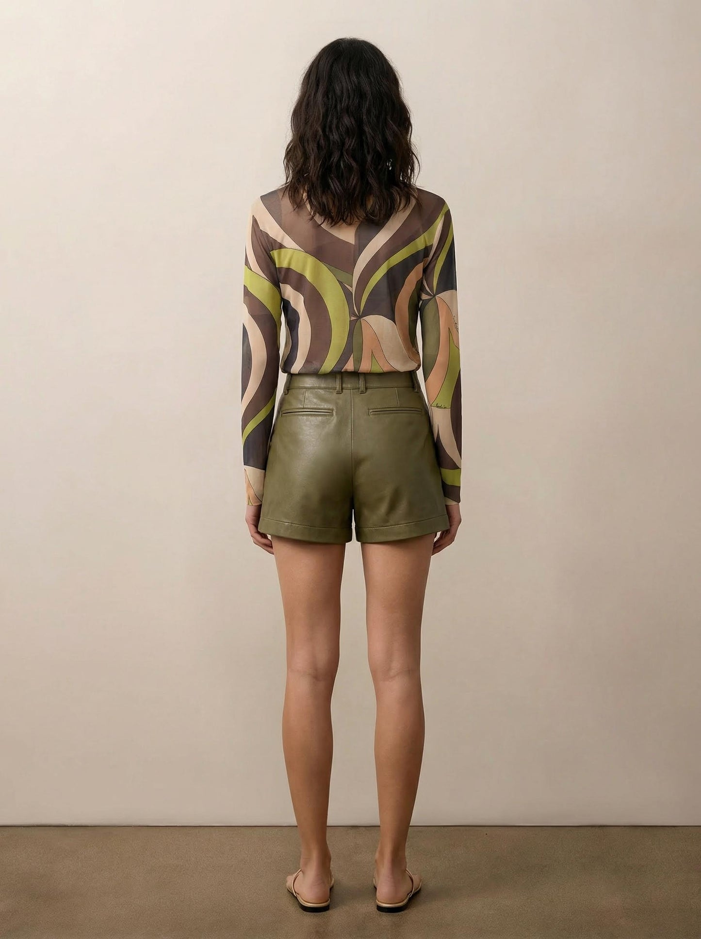 מכנס עור קצר