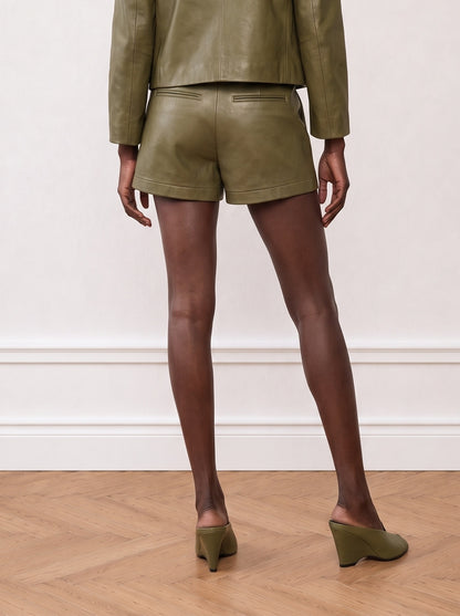 Short leather pants