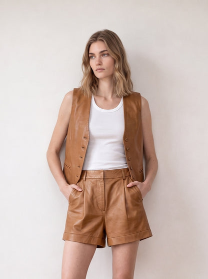 Short leather pants