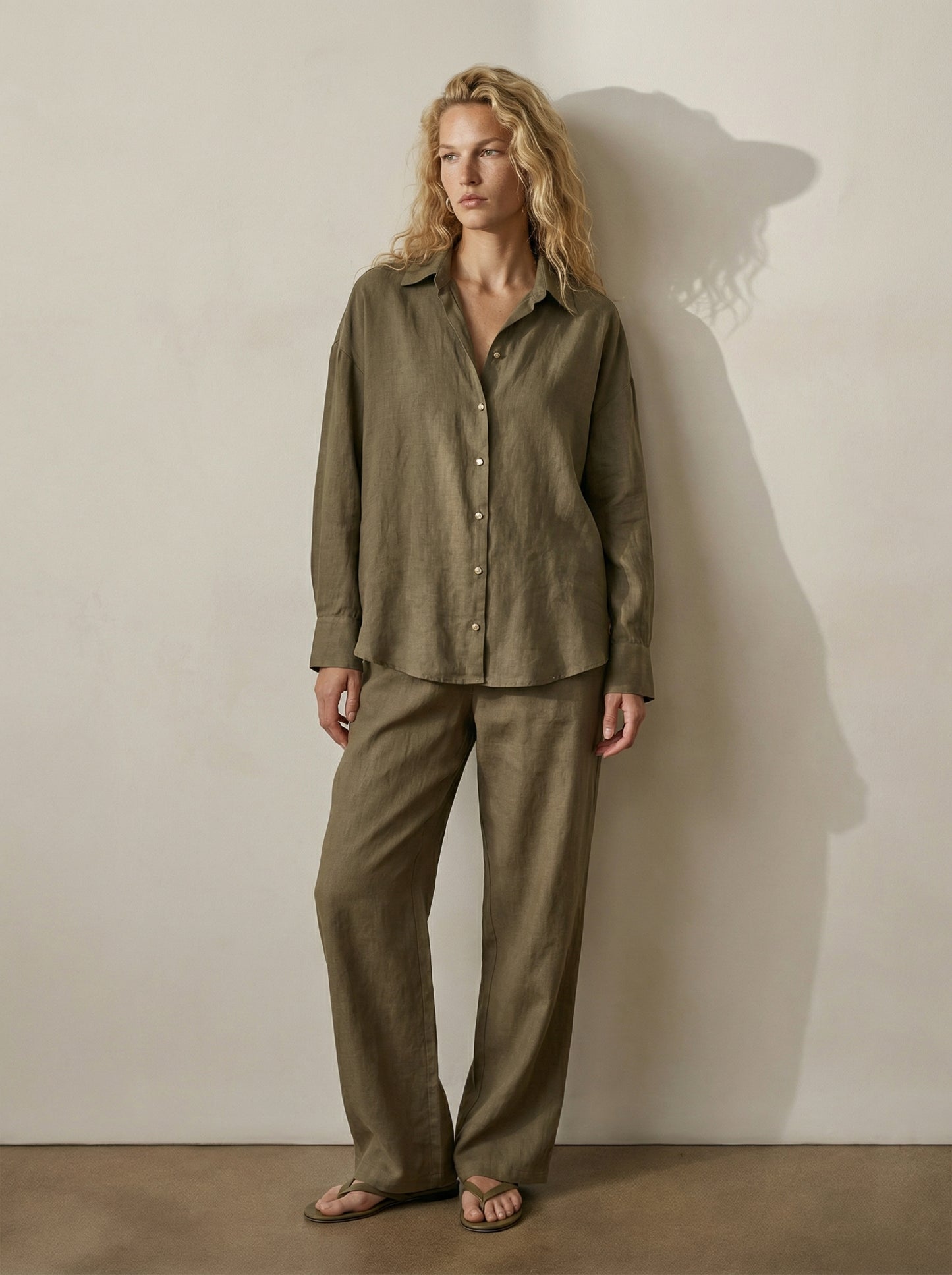 חולצת פשתן מכופתרת קלאסית