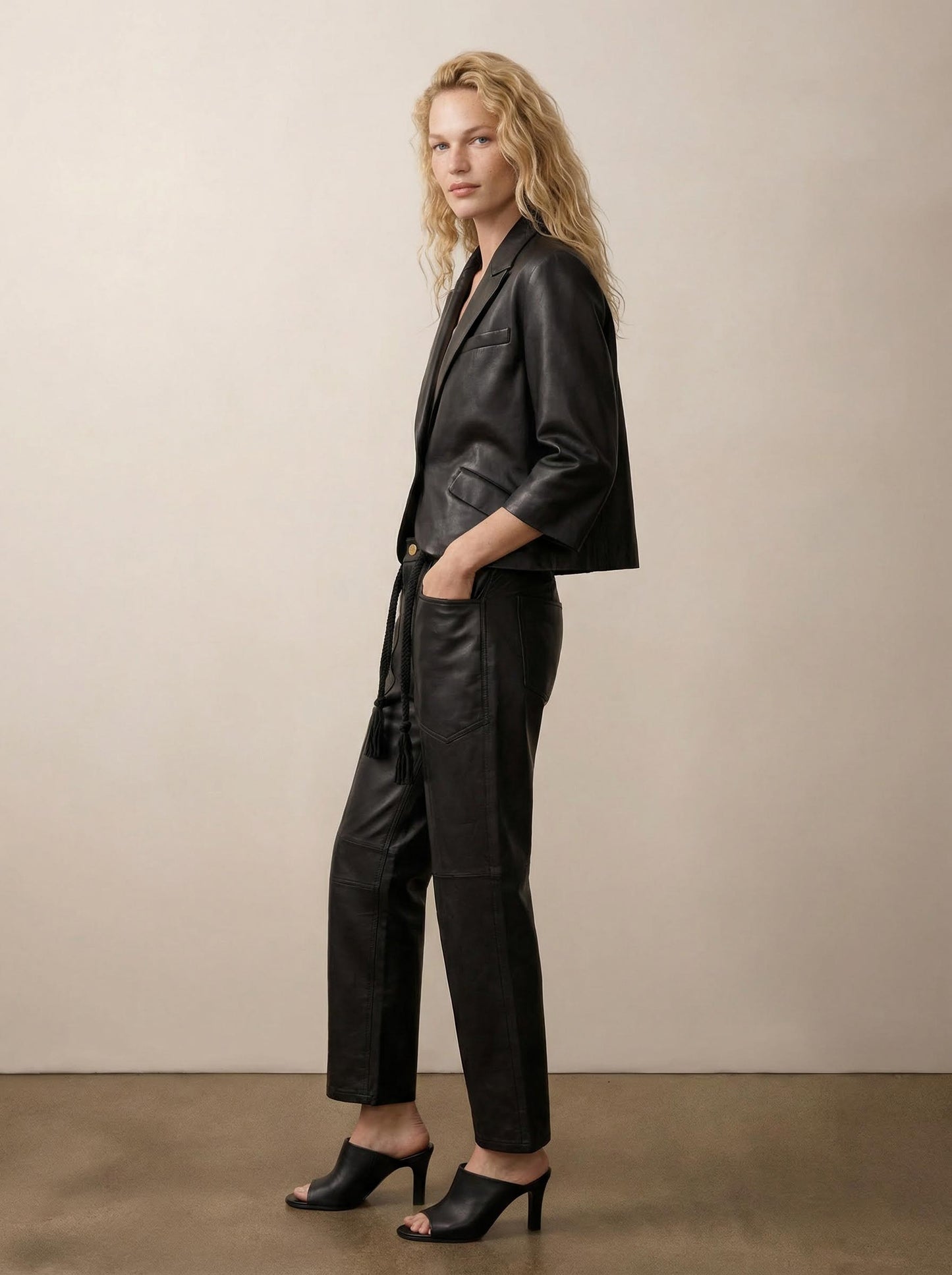 Barrel leather pants with a belt