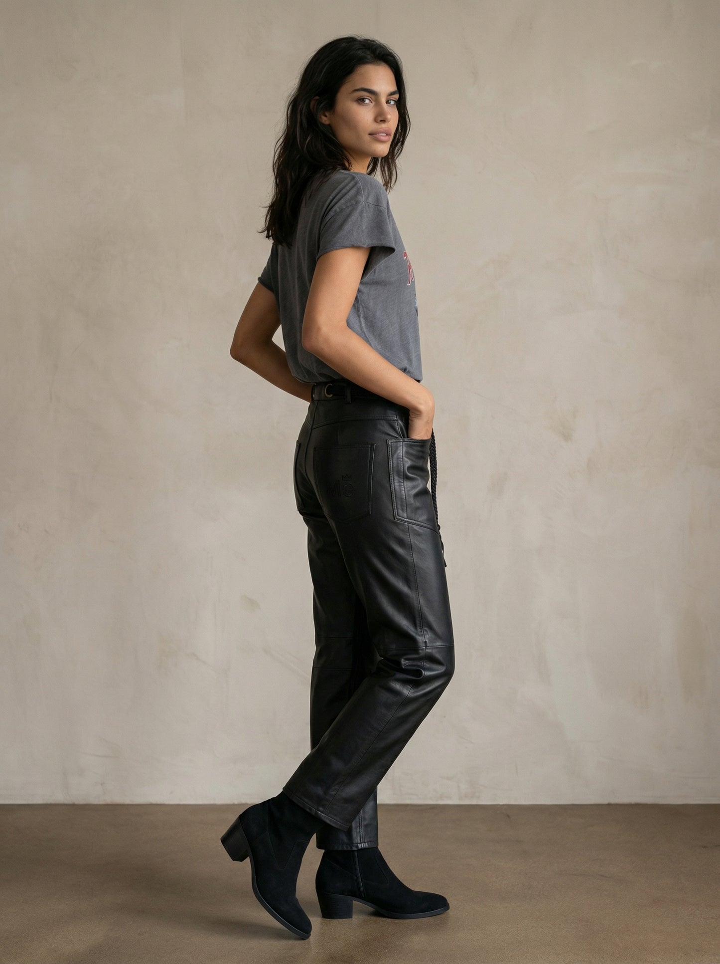 Barrel leather pants with a belt