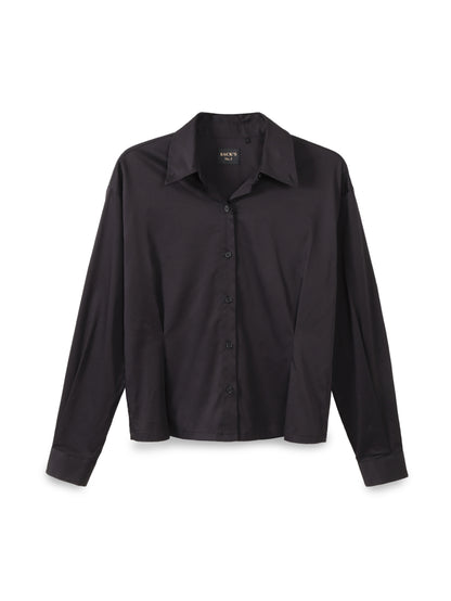 Button-down shirt with a fitted waist