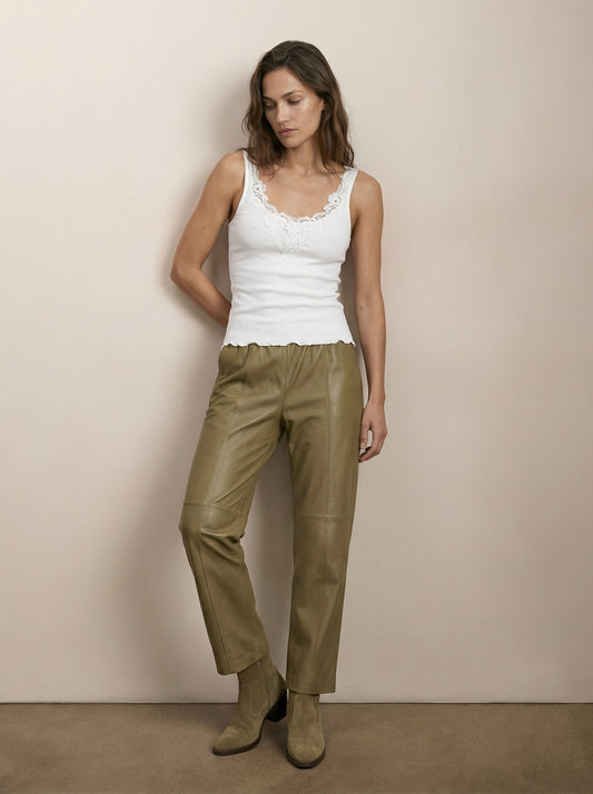 מכנס עור רגל רחבה