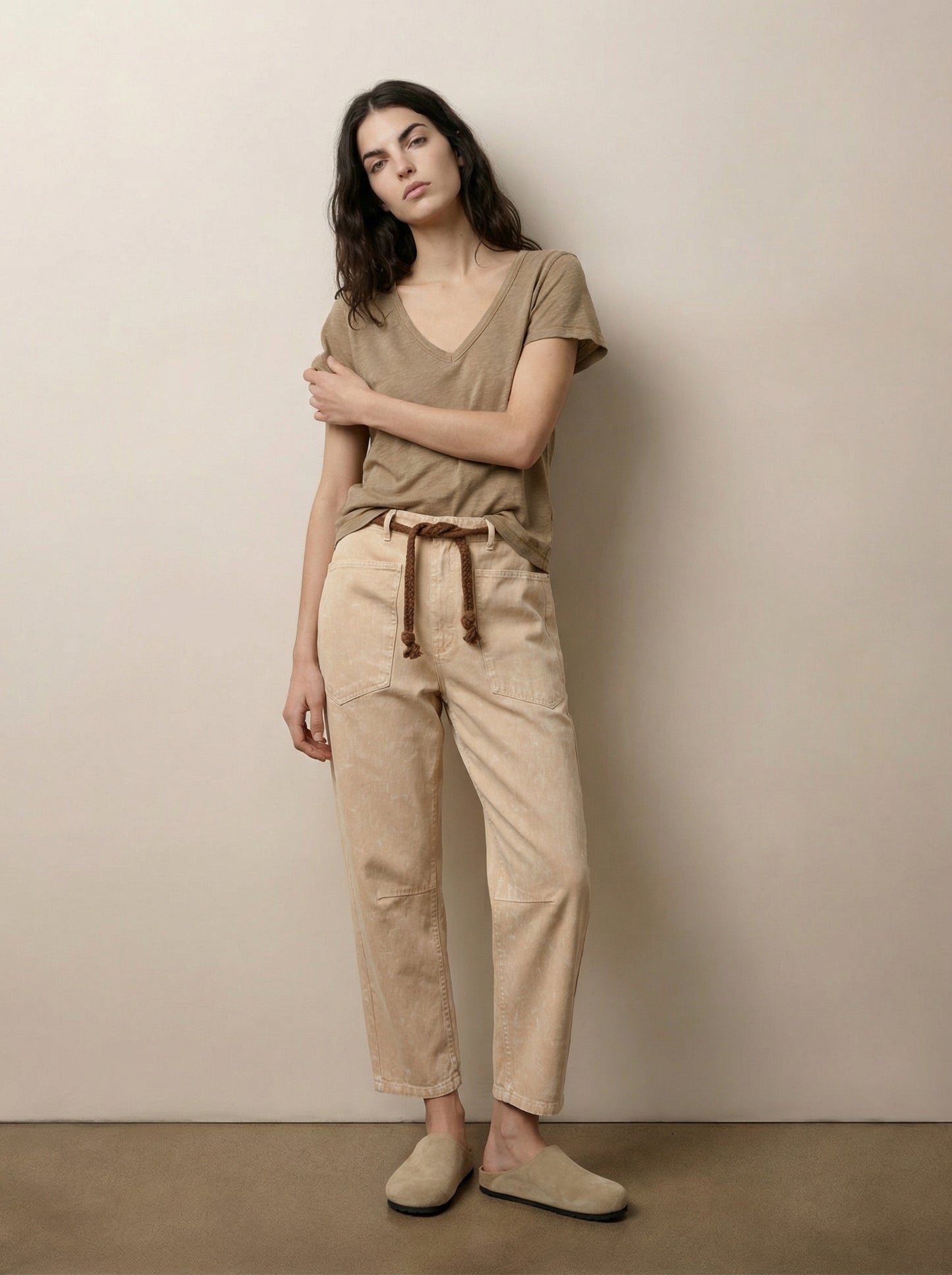 חולצת טי בייסיק צווארון וי