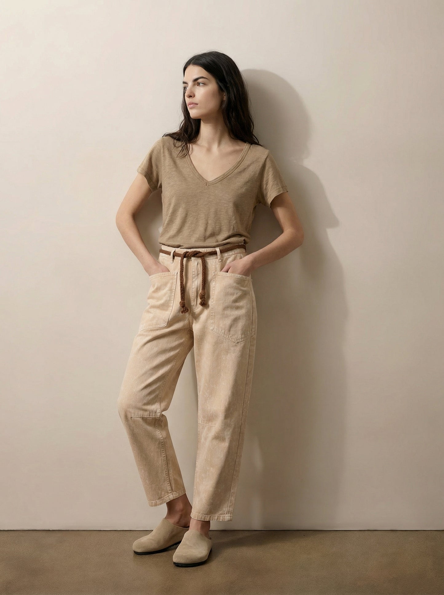 חולצת טי בייסיק צווארון וי