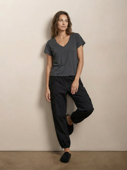 חולצת טי בייסיק צווארון וי