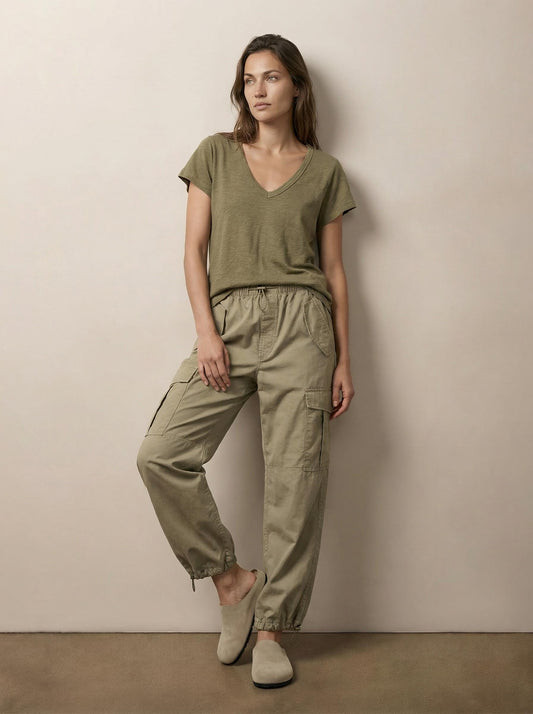 חולצת טי בייסיק צווארון וי