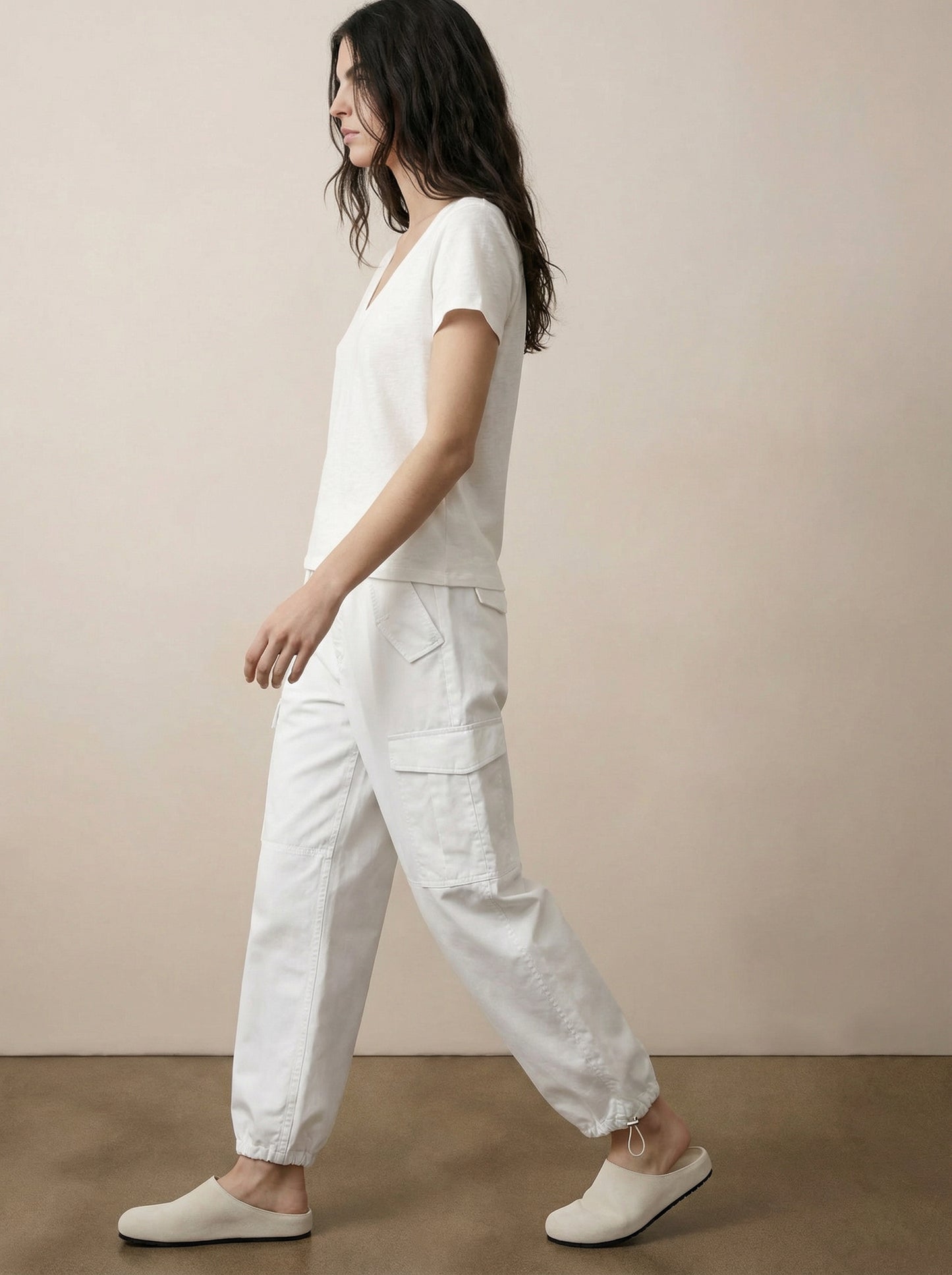 חולצת טי בייסיק צווארון וי