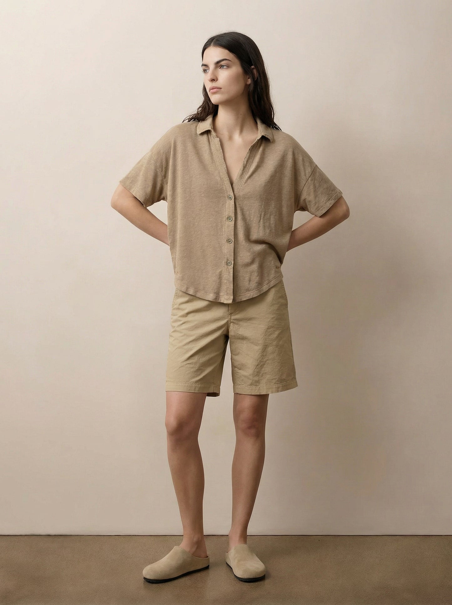 חולצת טי מכופתרת