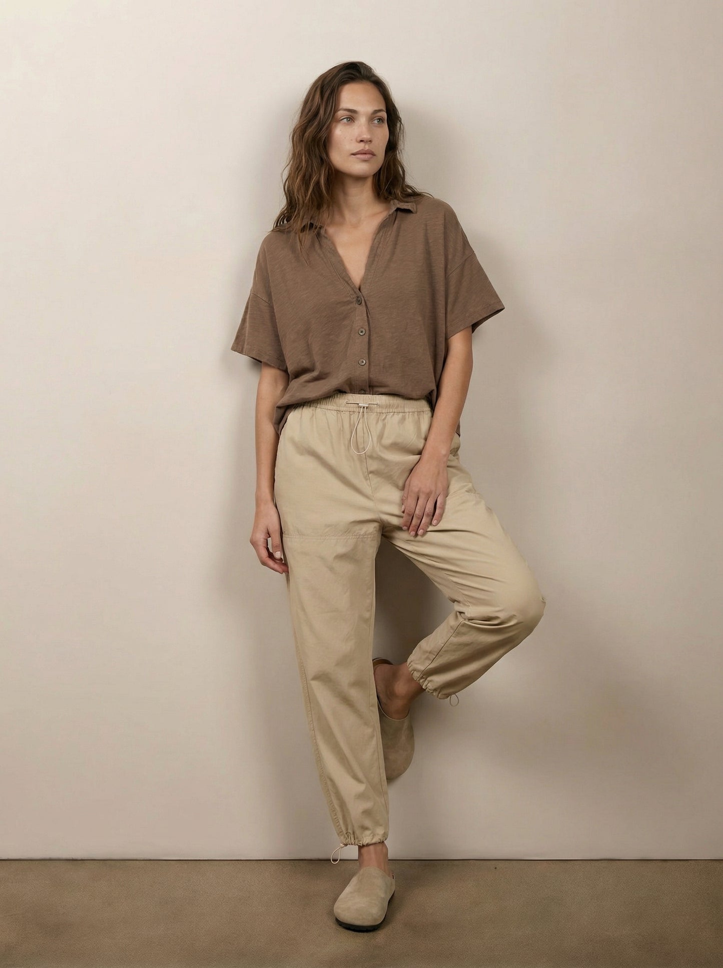 חולצת טי מכופתרת