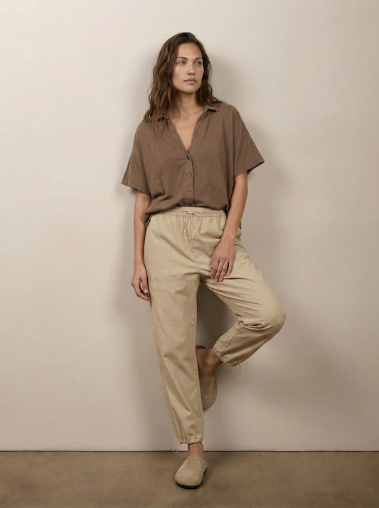 חולצת טי מכופתרת