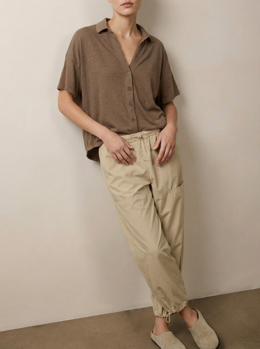 חולצת טי מכופתרת