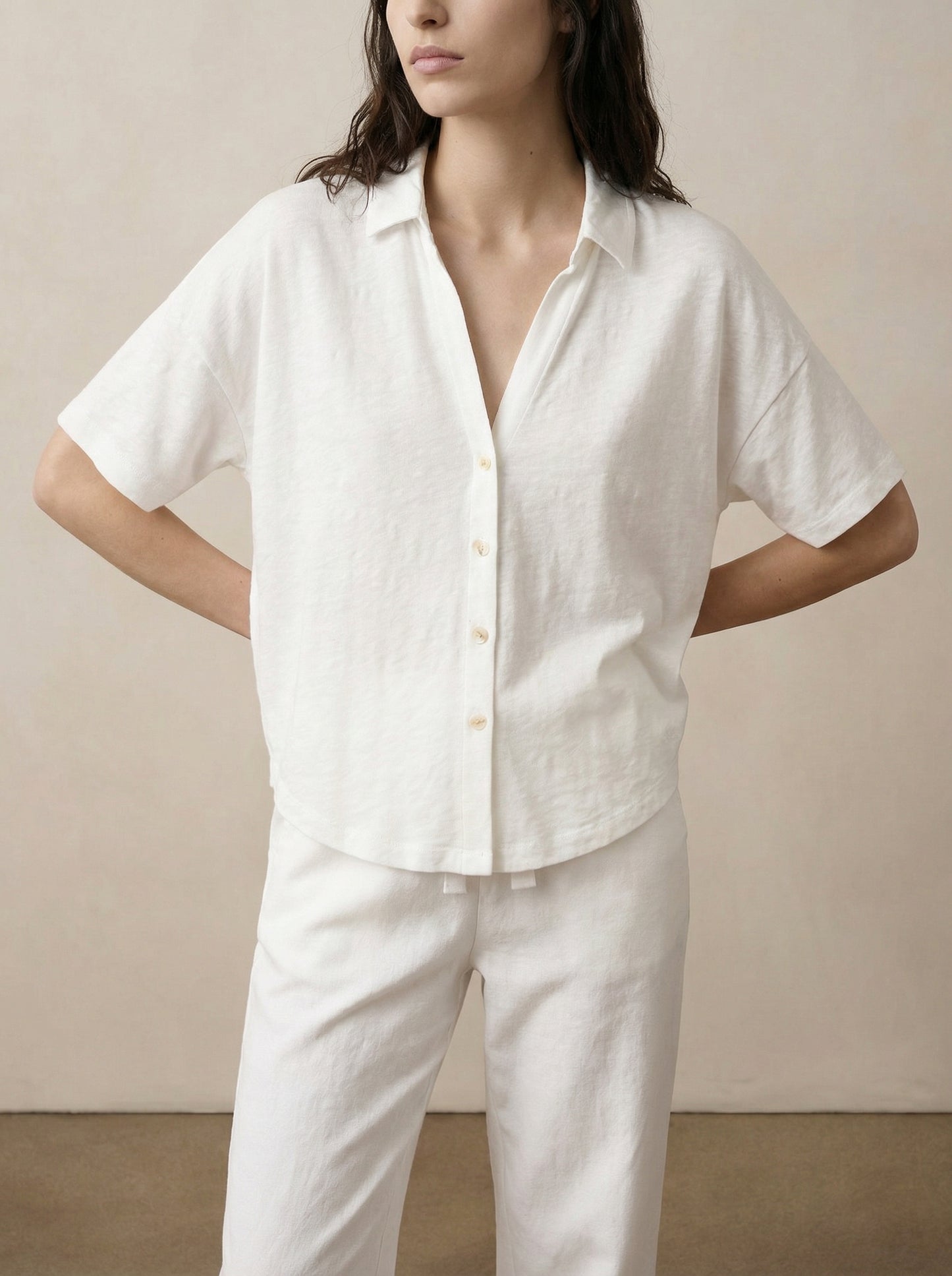 חולצת טי מכופתרת