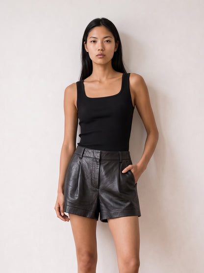 Short leather pants