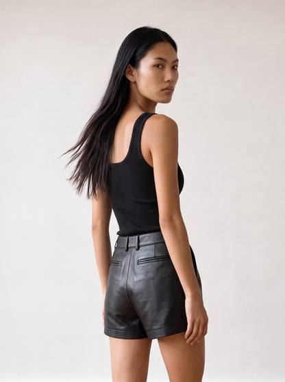 Short leather pants