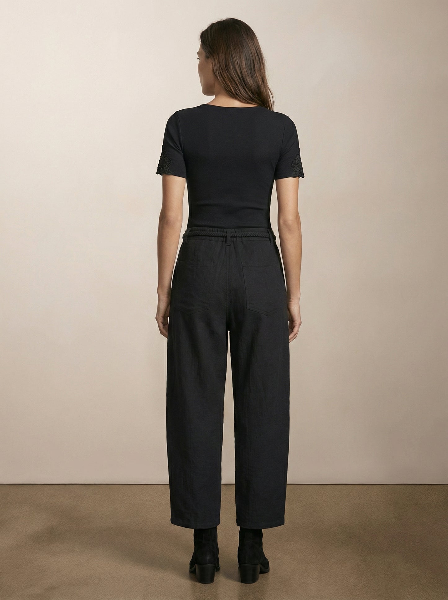 Barrel pants with drawstring belt