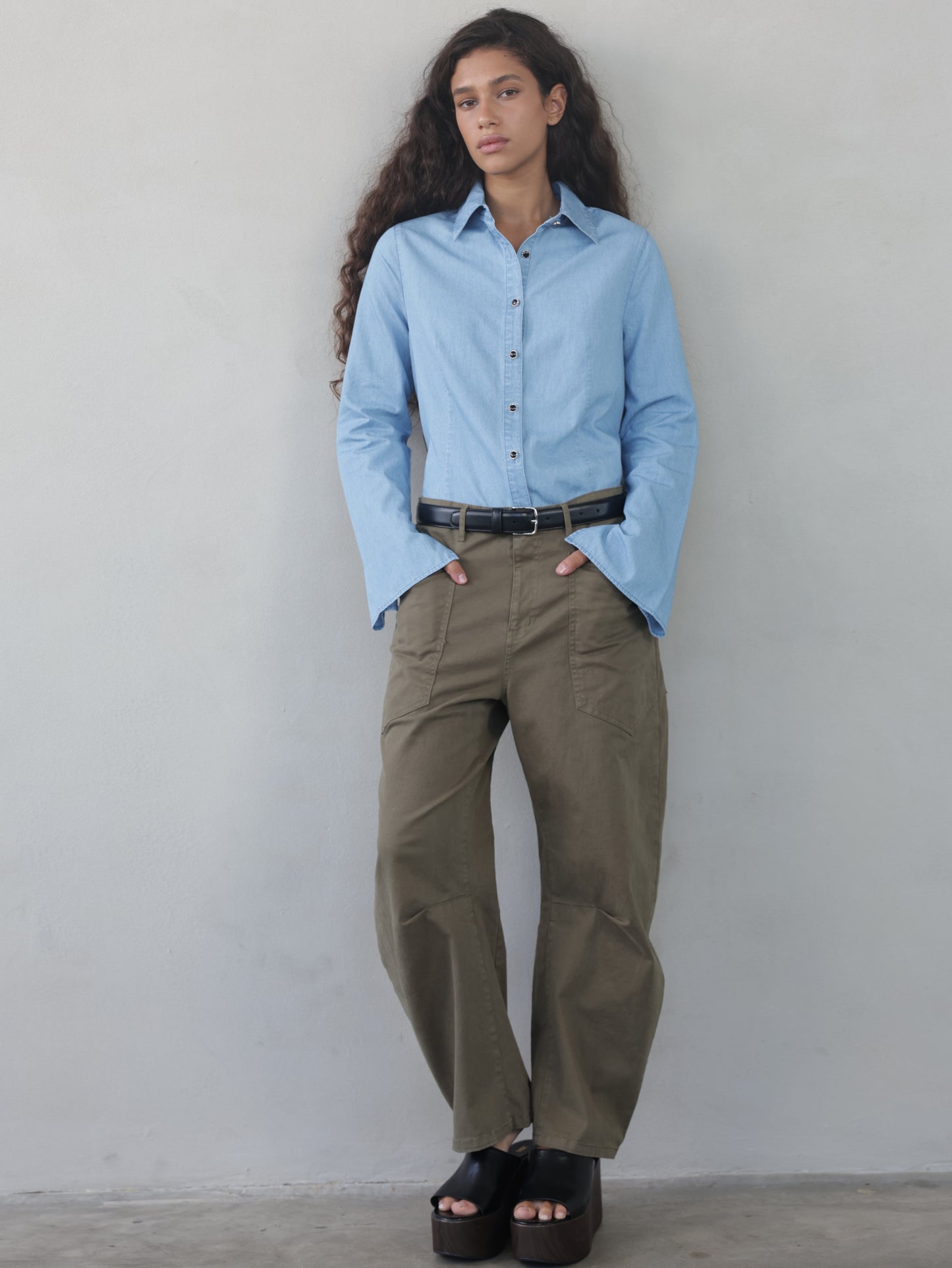 מכנסיים רגל רחבה