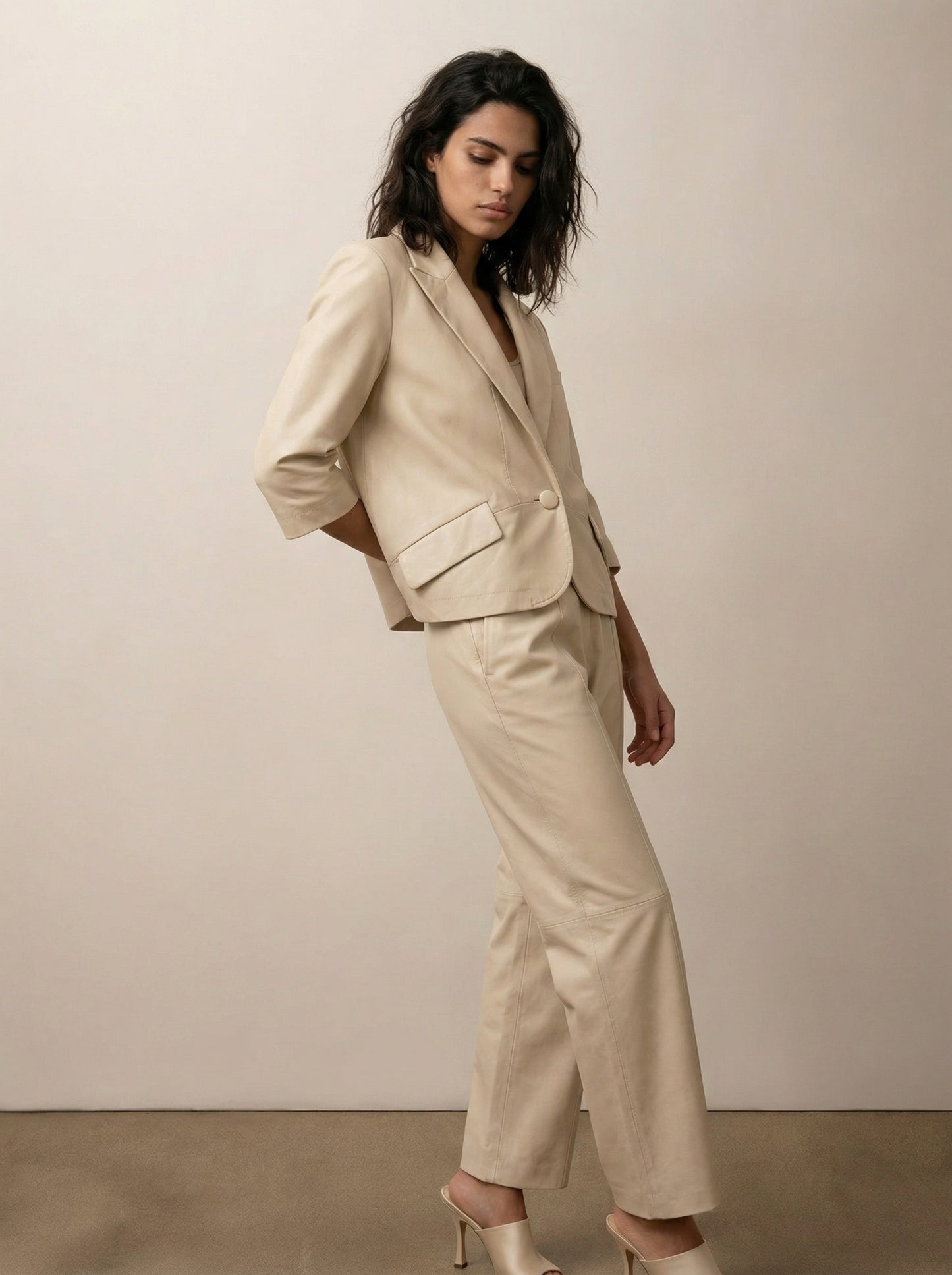 Cropped leather jacket